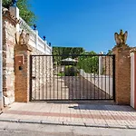 Villa Carmen Garden & Parking